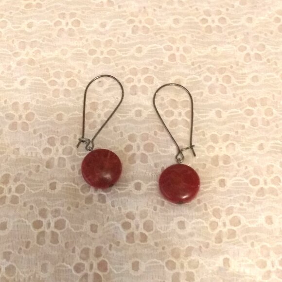 Vintage Handmade Red Beads Dangle Drop Earrings Timeless VTG Jewelry - Picture 2 of 7